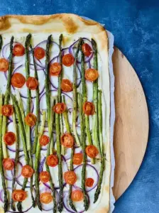 Flammkuchen aux asperges vertes