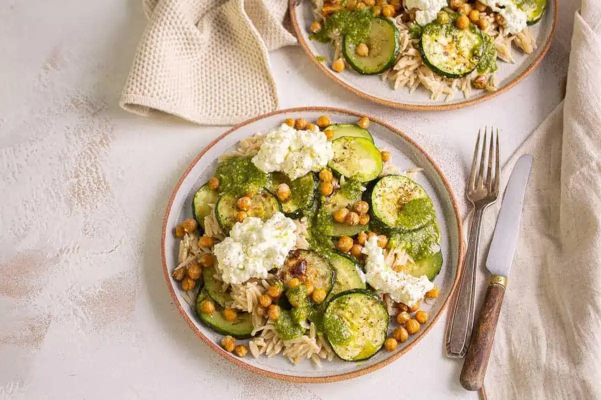 Orzo aux Courgettes, Pesto & Crème de Feta - Recette 2 Orzo aux courgettes