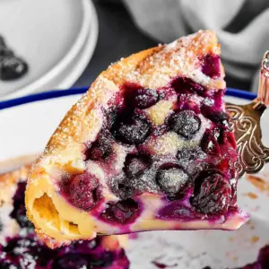 Clafoutis aux cerises et aux myrtilles
