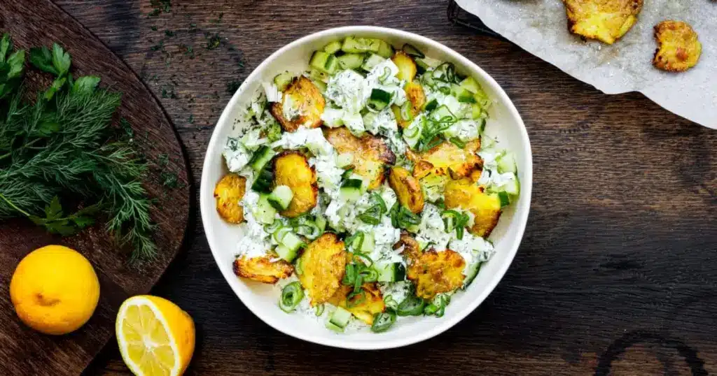 Salade de smashed potatoes – Recette | Swissmilk