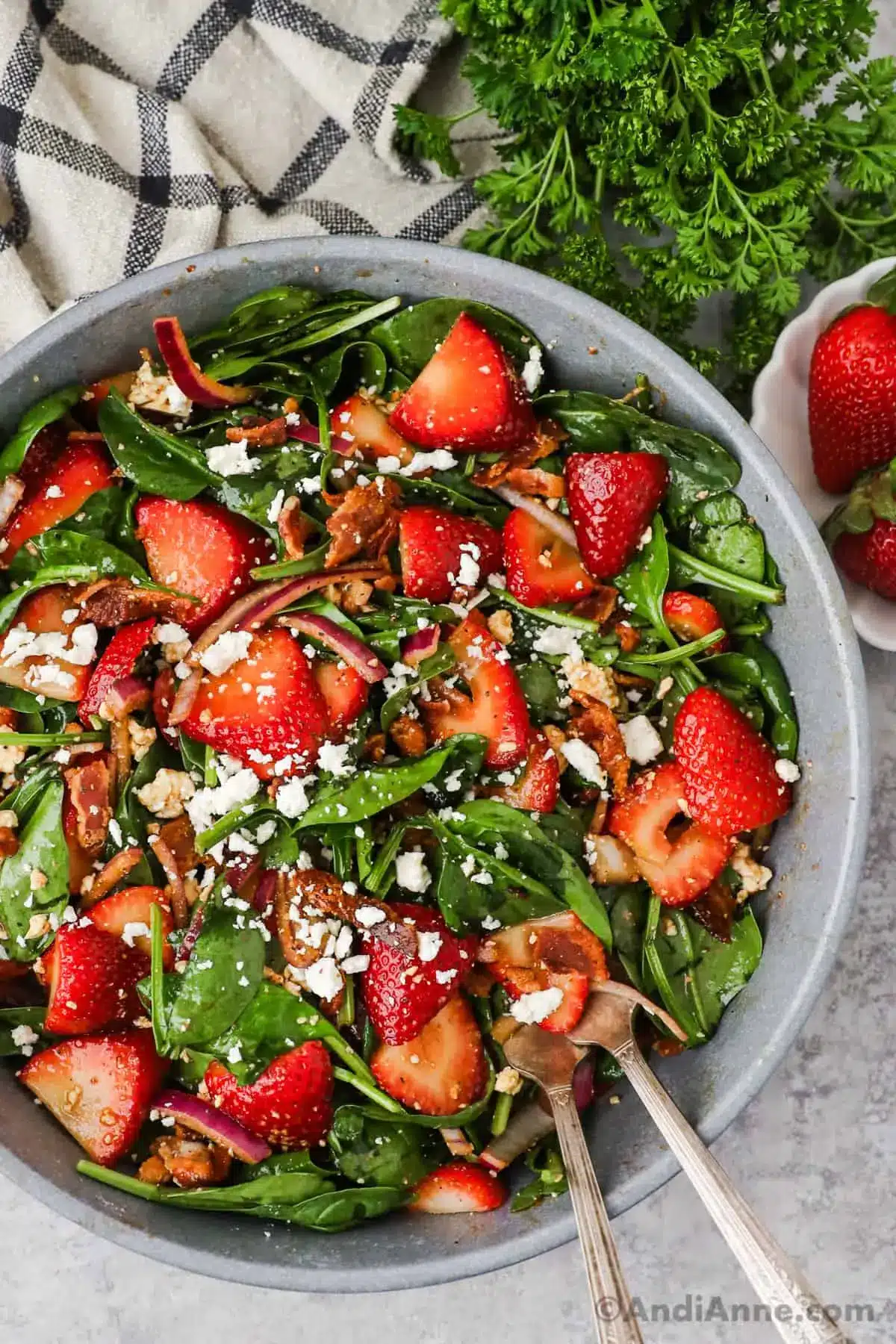 Strawberry Spinach Salad with Feta and Bacon 2 Salade d'épinards aux fraises