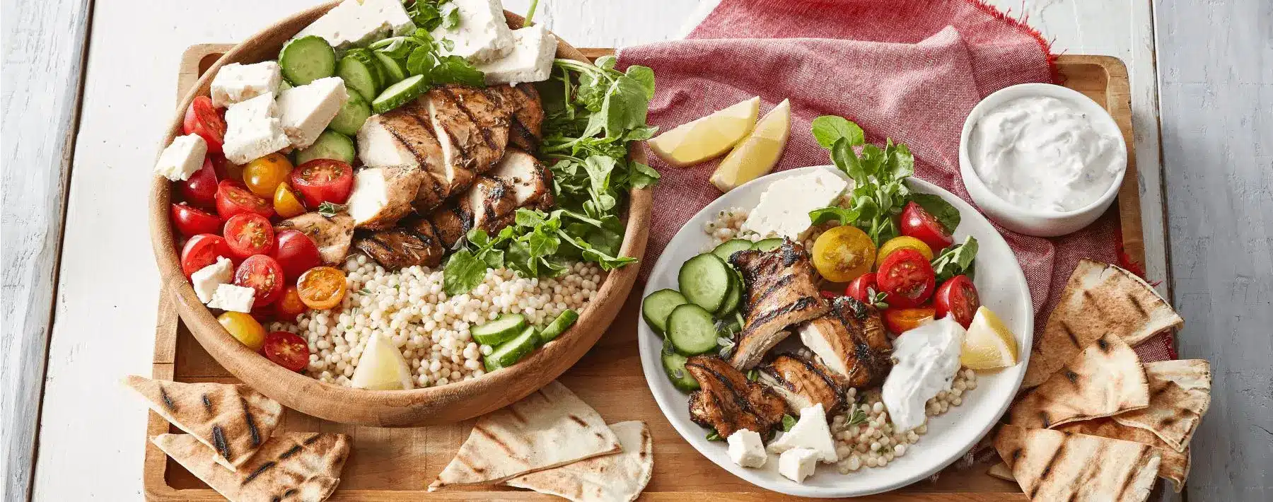 Recette de salade style Souvlaki avec Feta |Fromages Saputo 2 Salade style Souvlaki au poulet