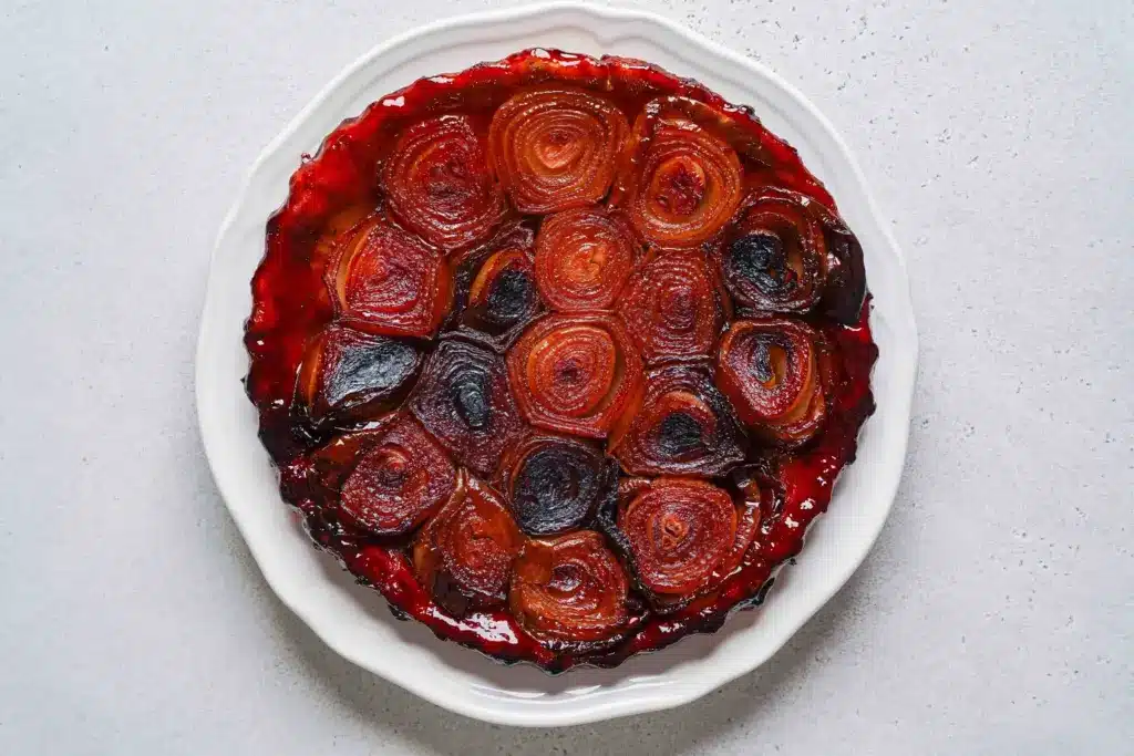 Tarte Tatin mit karamellisierten Zwiebel