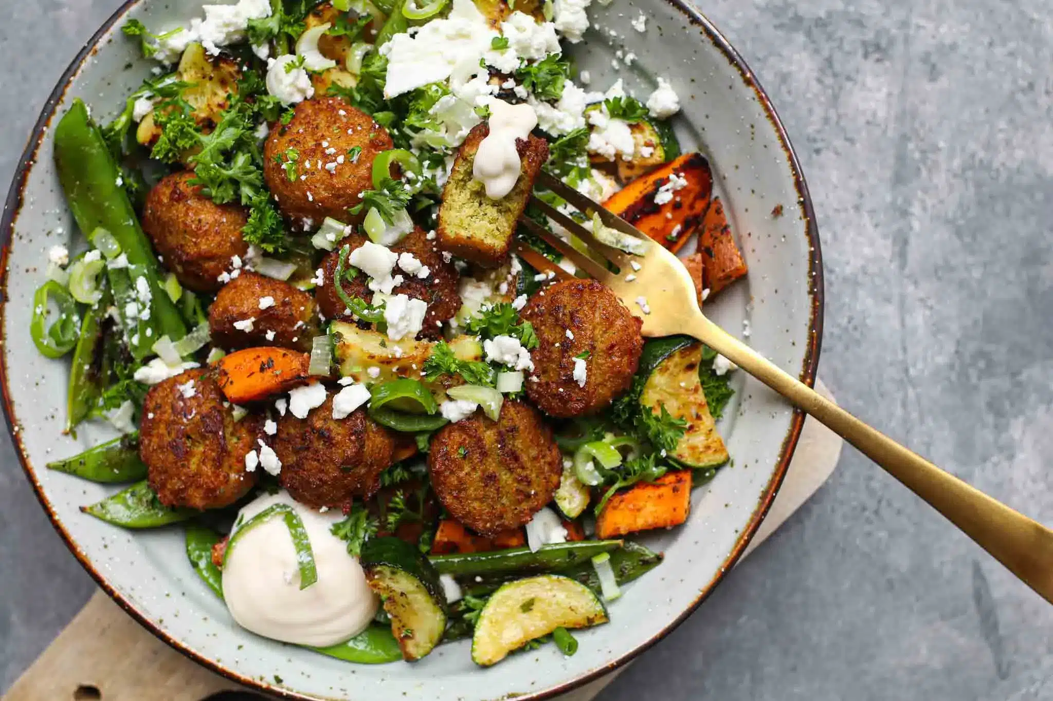 Eenpansgerecht met groenten, falafel en feta - Beaufood 2 bagels au yaourt