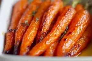 Carottes rôties au miel et au thym