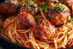 Casserole de spaghettis et boulettes de viande au four