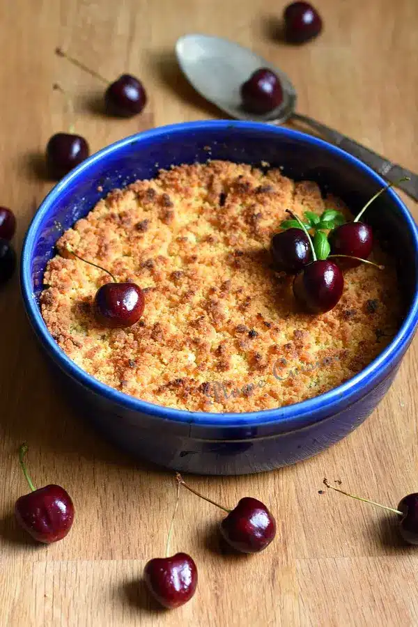 Crumble aux cerises | Une Plume dans la Cuisine