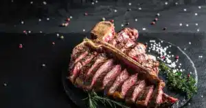 Onglet de bœuf avec purée maison et salade composée