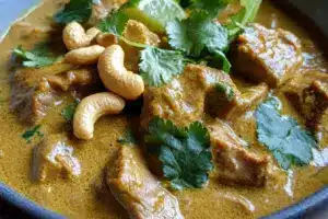 Curry de porc onctueux au lait de coco et noix de cajou