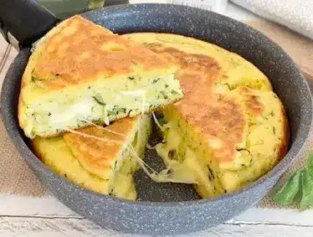GÂTEAU AUX COURGETTES À LA POÊLE