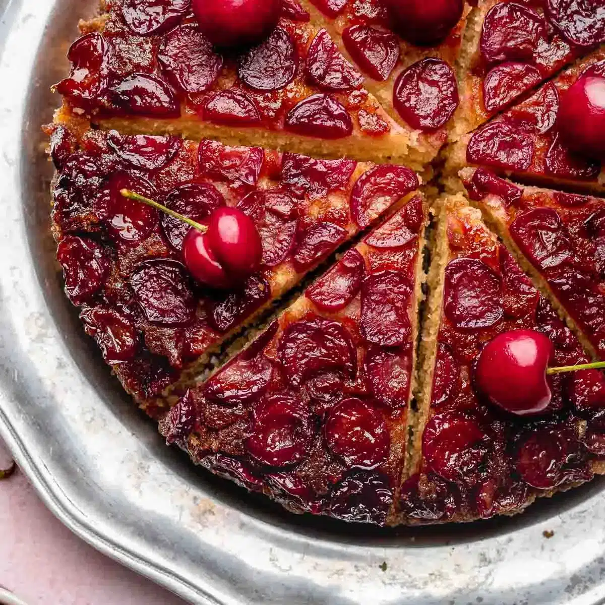 Sweet Cherry Upside Down Cake 2 gâteau renversé aux cerises