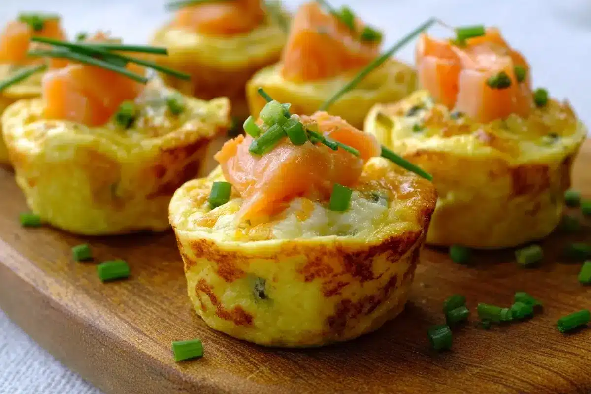 Mini-cakes poireaux saumon : la recette apéritive chic et facile à partager 2 mini-cakes poireaux saumon