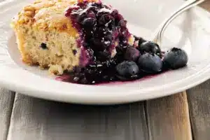 Pouding chômeur aux bleuets traditionnel