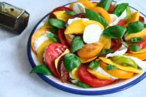 Tomate, mangue, mozzarella et Basilic