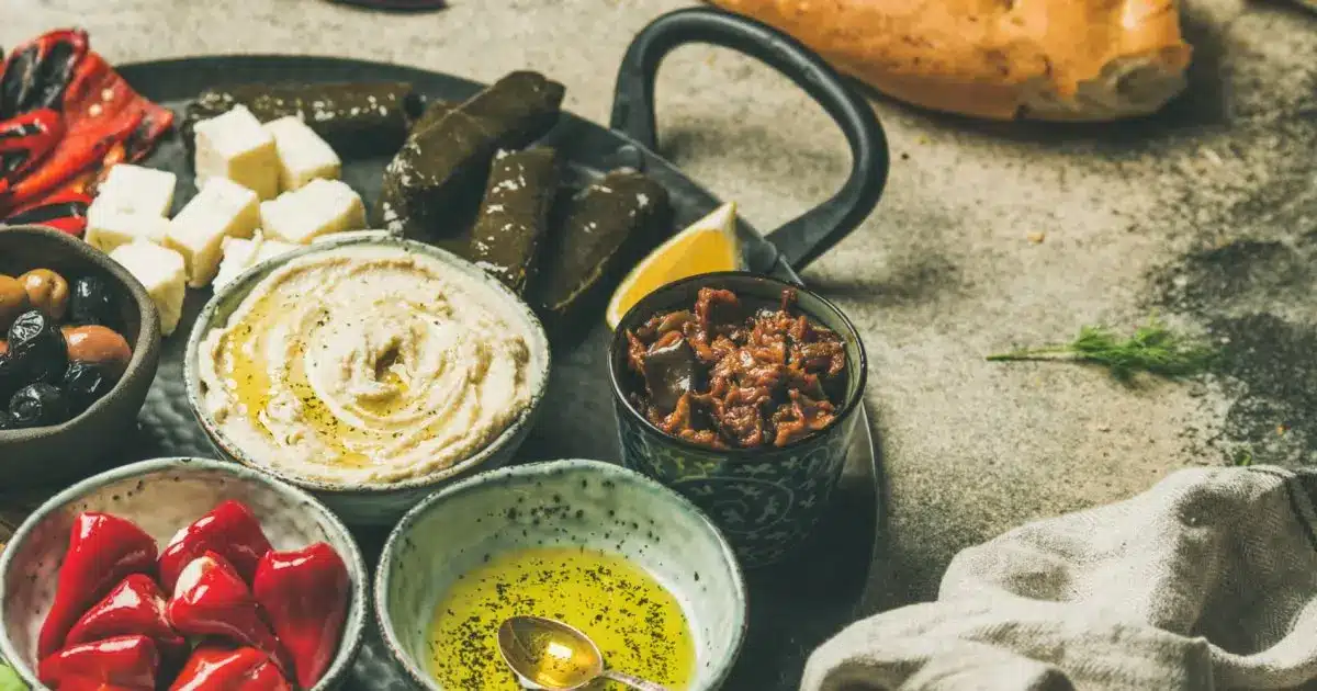 Des mezzés méditérannéens pour un repas ensoleillé 2 recettes de mezzés