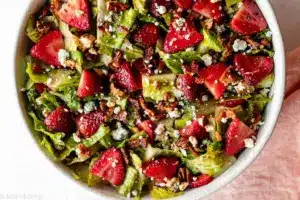 Salade favorite aux fraises et au bacon