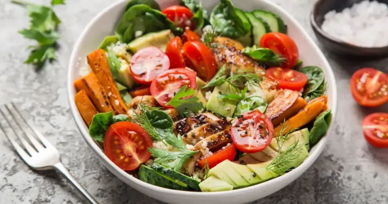 Recette Salade complète de poulet grillé aux patates douces, avocat, tomates cerises et couscous – 750g.com