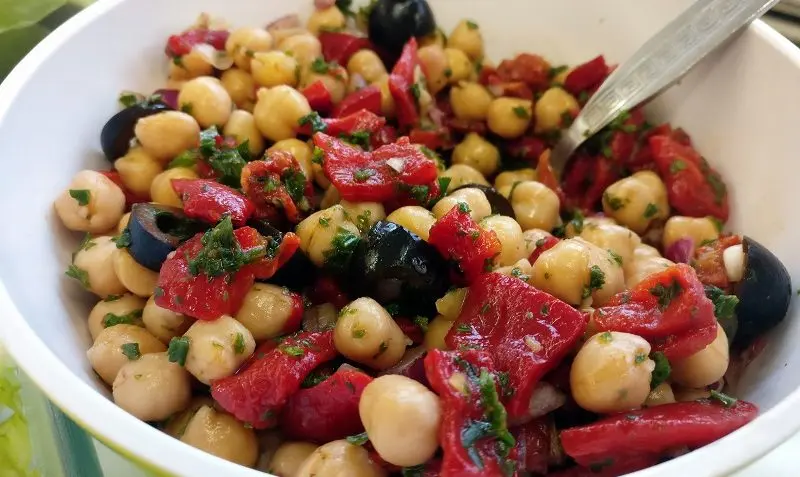 Salade de pois chiches et de poivrons