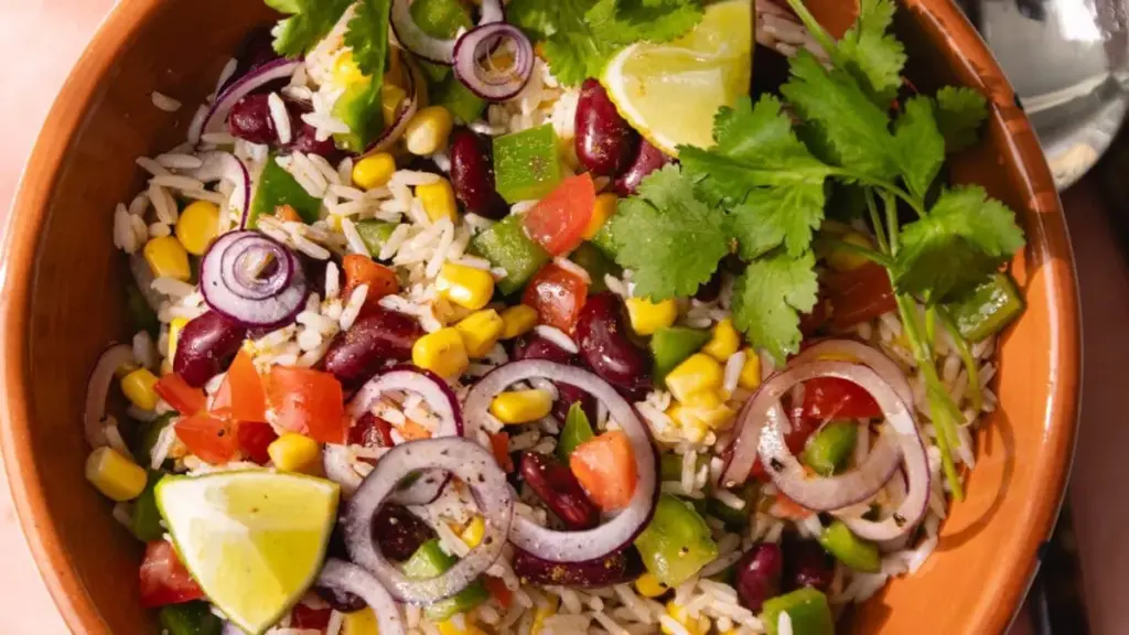 Salade de riz mexicaine ultra fraîche pour les BBQ d’été | hellonélo