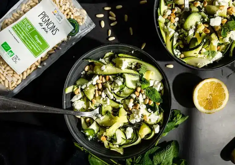 Salade de tagliatelles de courgettes, feta et menthe – La Vie Claire