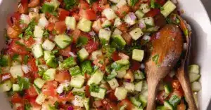 Salade Shirazi fraîche et rapide