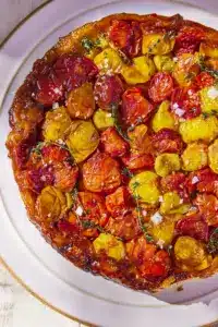 Tarte Tatin aux tomates cerises et fleur de sel à l’ail