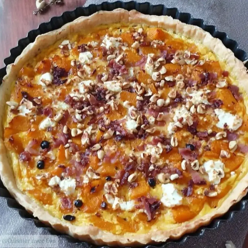 Tarte d’automne à la courge butternut, chèvre, lardons et noisettes –