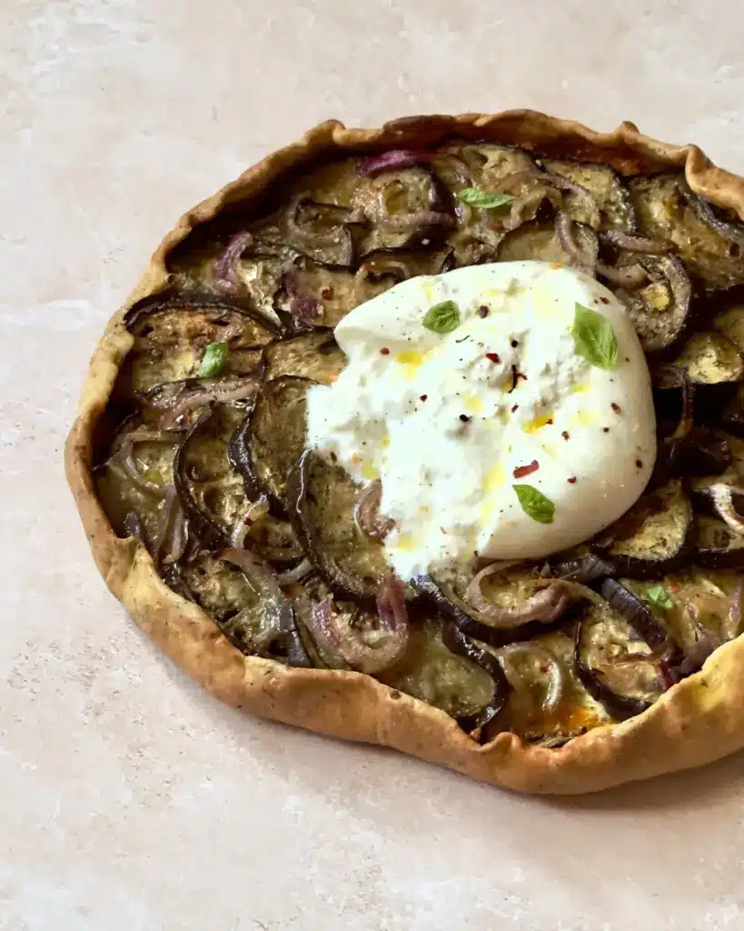 Tarte rustique à l’aubergine et à la burrata – chocacaothe