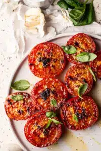 Tomates à l’ail grillées